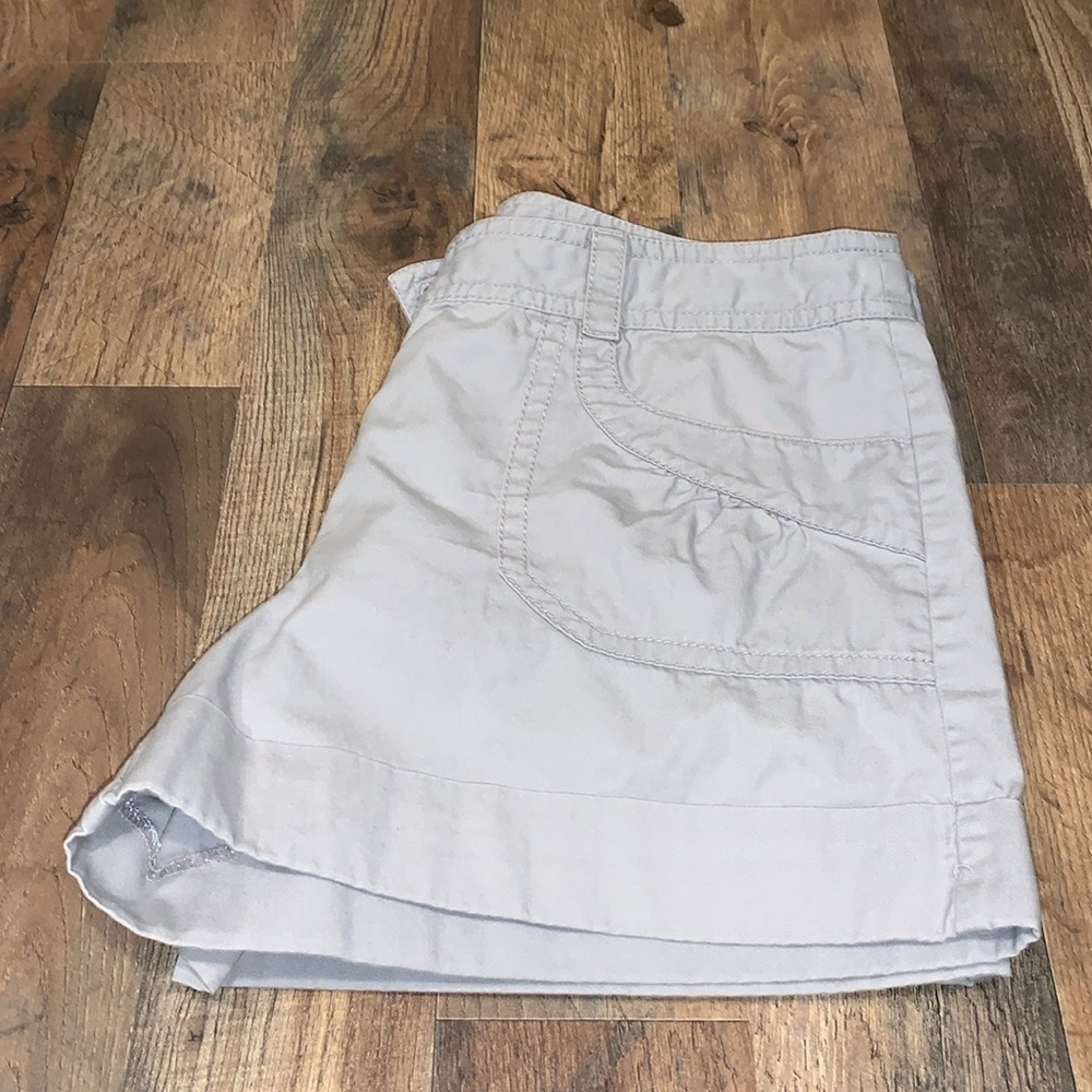 LOFT Size 10 Cuffed Shorts. - Picture 8 of 9